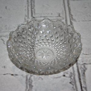 💎 Vintage Glass Ring Dish · 4" Wide